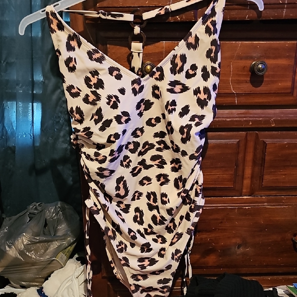 !!.               Ladies L Chic Cream and Brown Cut Out Ruched Bodysuit